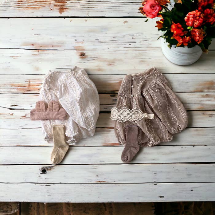 Organic cotton bodysuit with embroidery