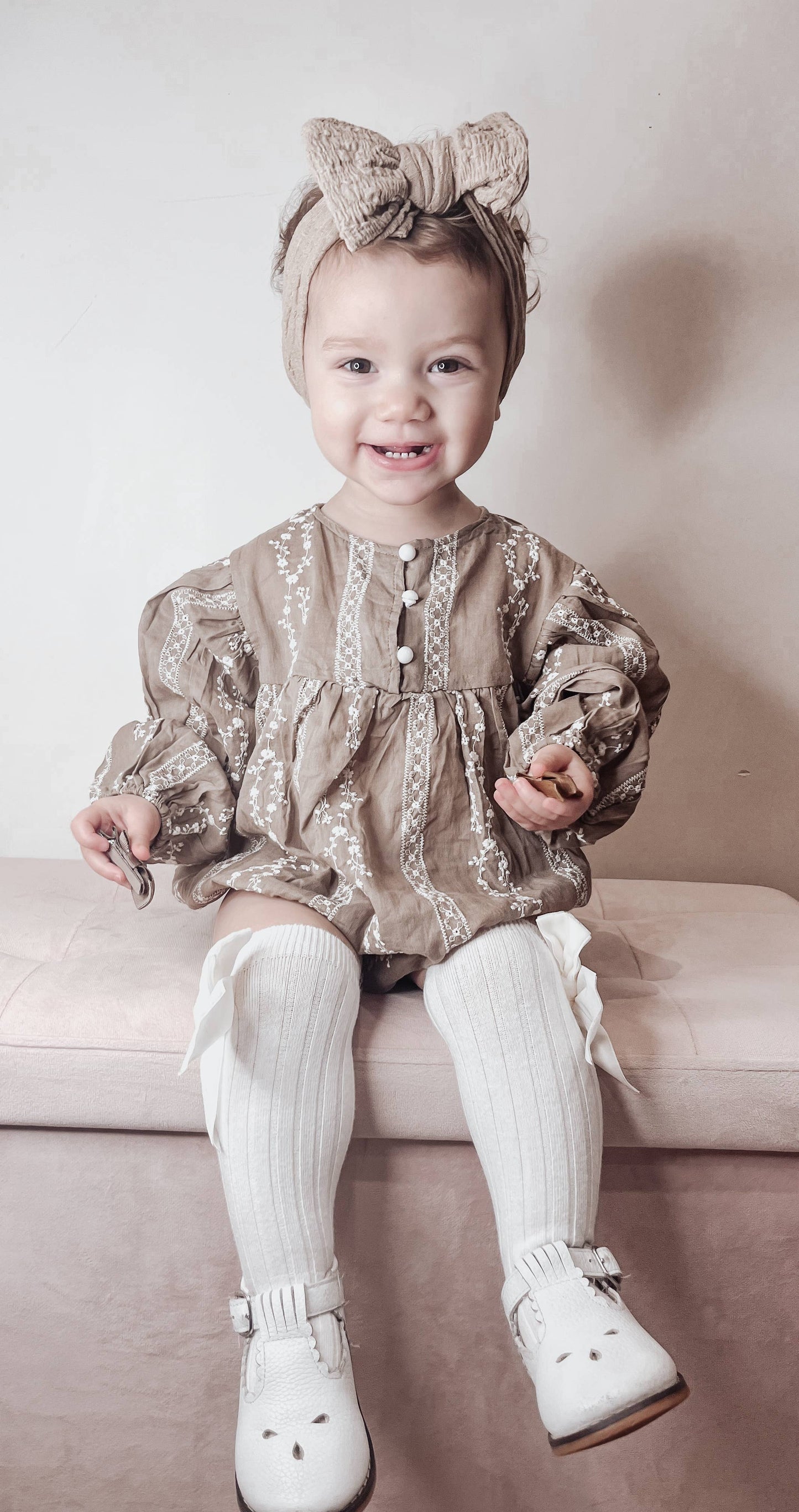 Organic cotton bodysuit with embroidery