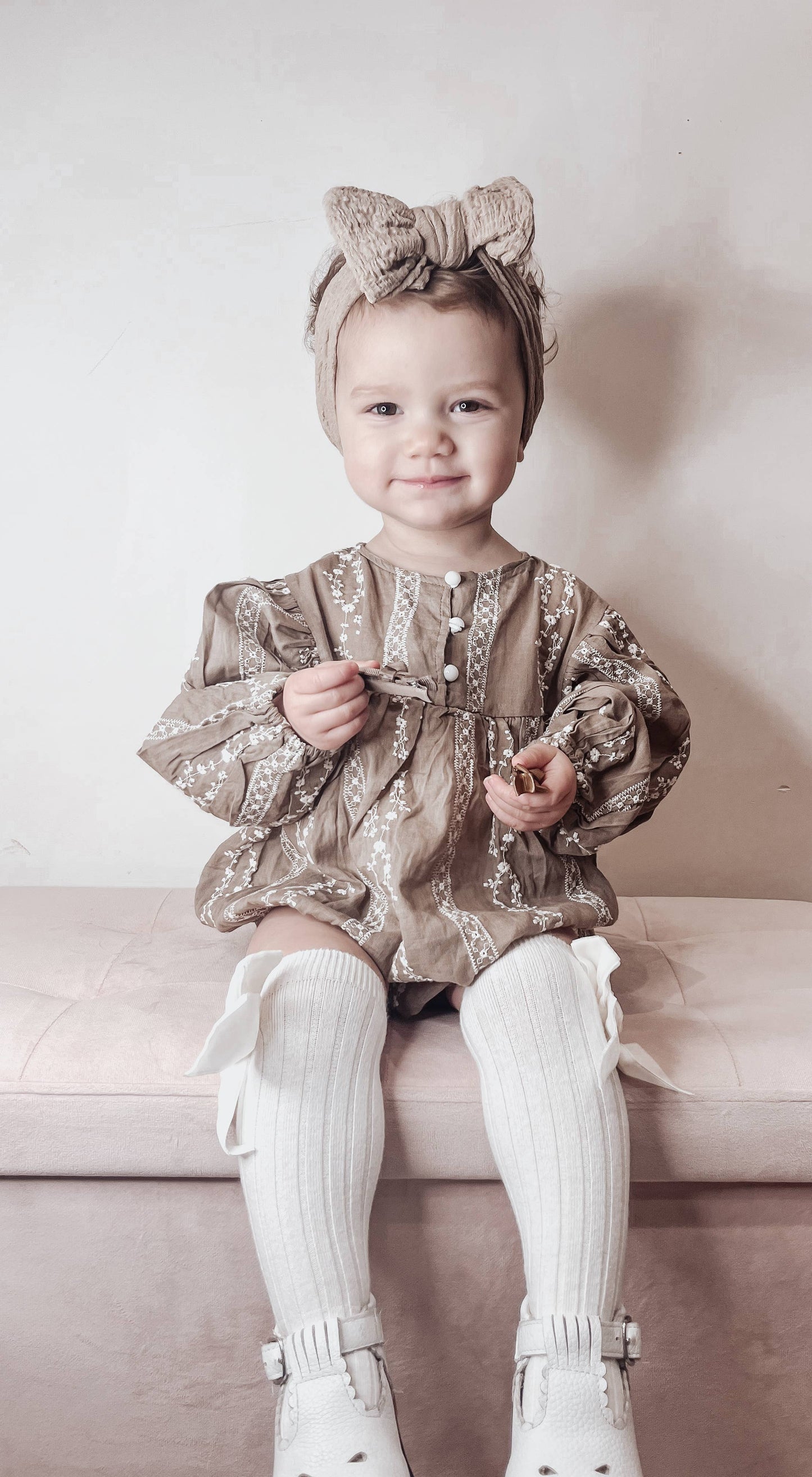 Organic cotton bodysuit with embroidery