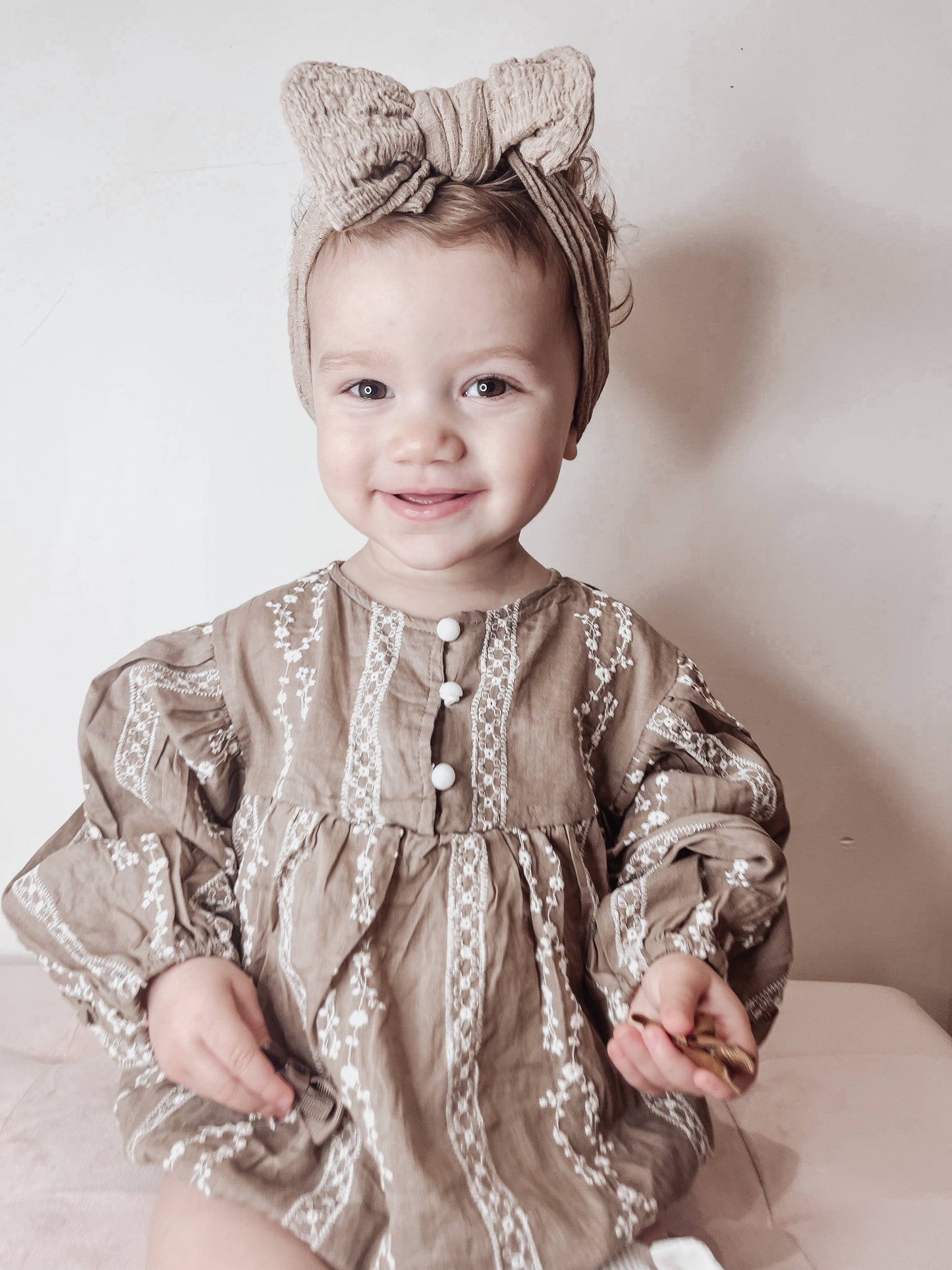 Organic cotton bodysuit with embroidery