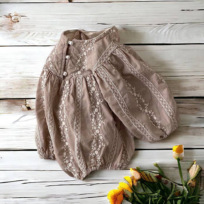 Organic cotton bodysuit with embroidery