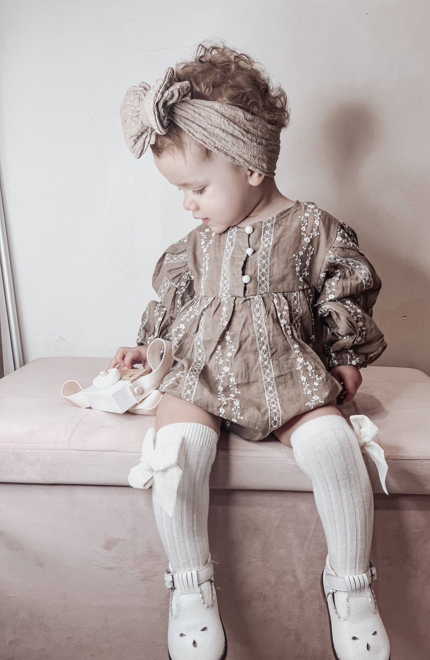 Organic cotton bodysuit with embroidery